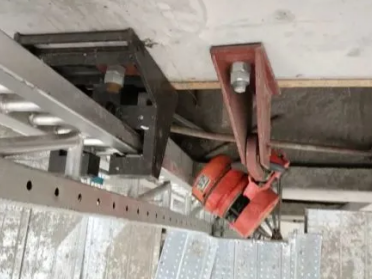 爬架電動(dòng)葫蘆的提升原理和懸掛位置