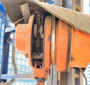 爬架電動葫蘆怎么提升集成式附著升降腳手架